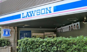 コンビニ　ローソン馬喰町駅前店（コンビニ）まで141m