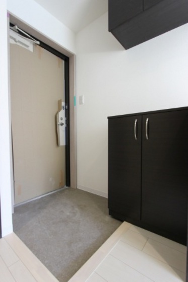 玄関　※別部屋の写真です
