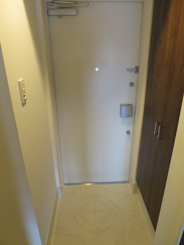 玄関　※参考写真