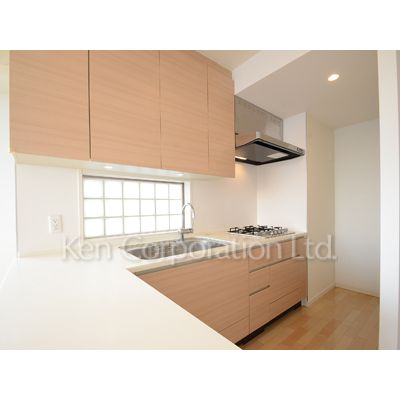 キッチン　同タイプ16階のお部屋を撮影。仕様が異なることがあります。