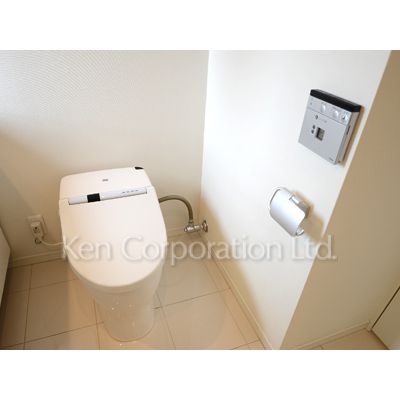 トイレ　同タイプ16階のお部屋を撮影。仕様が異なることがあります。