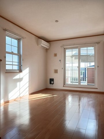 居室・リビング　ゆったり過ごせる居間です