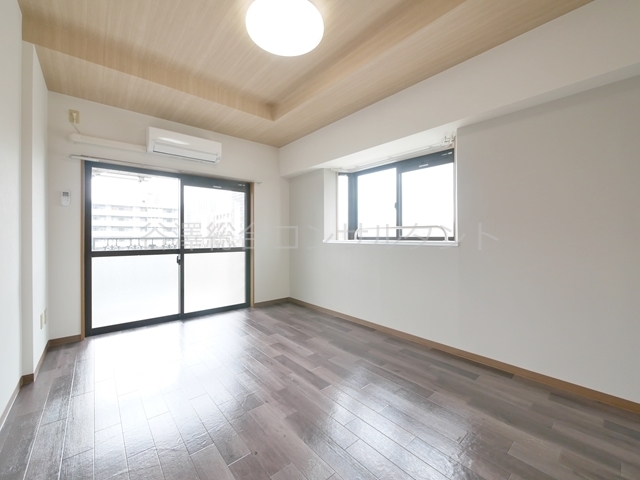 居室・リビング　最上階角部屋、エアコン付き