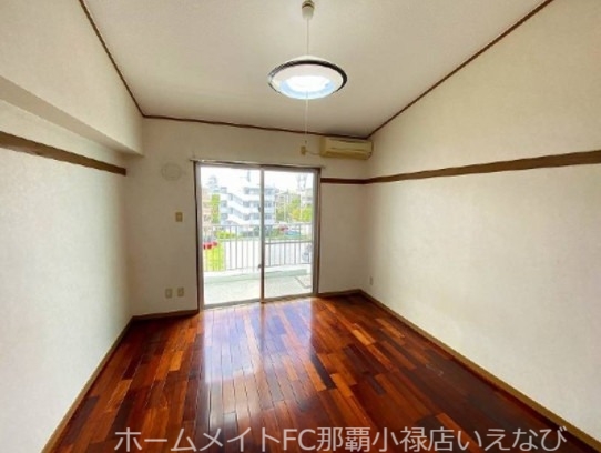 居室・リビング　※別部屋の室内写真となります。