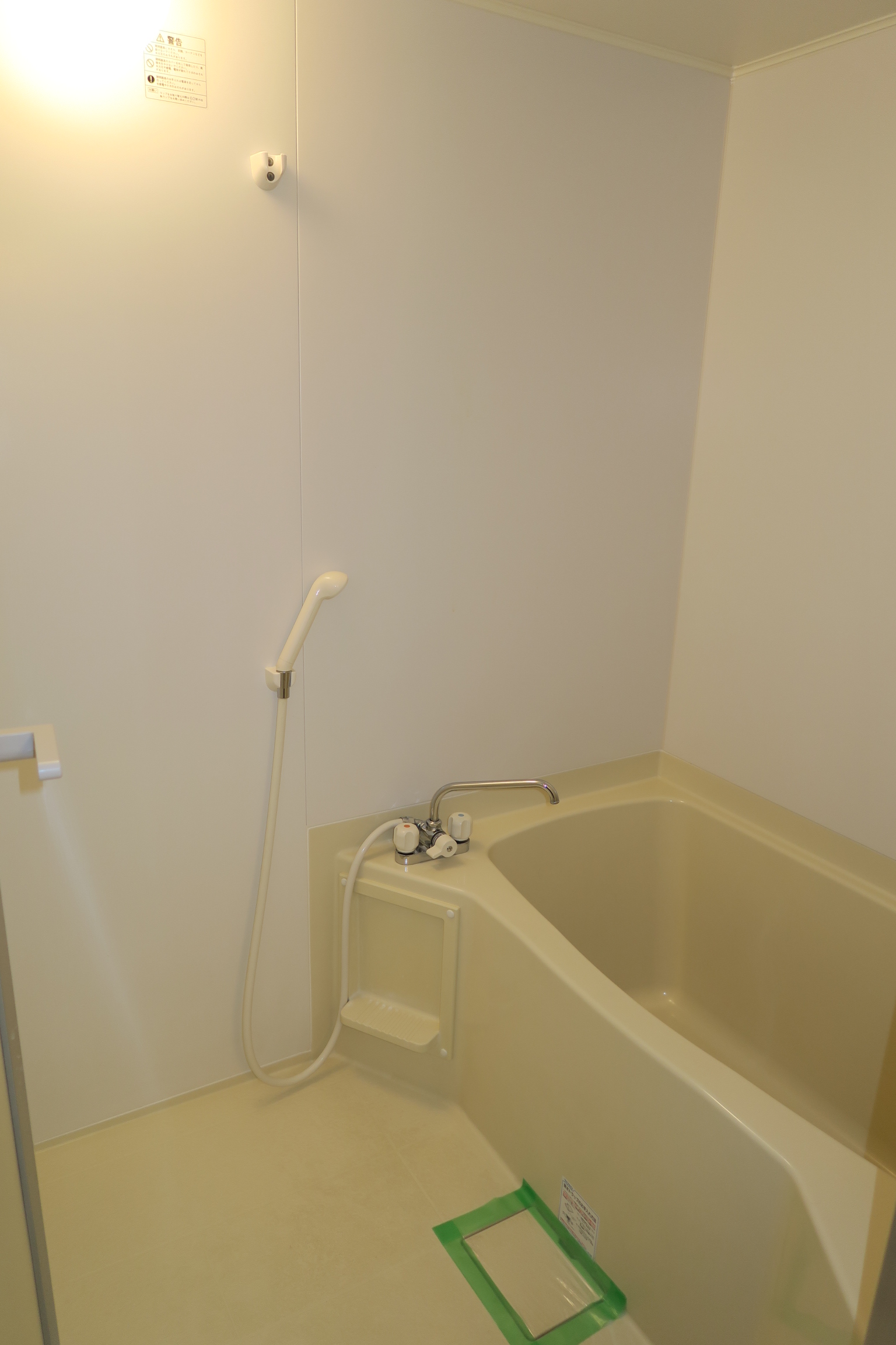 バス・シャワールーム　シャワー付