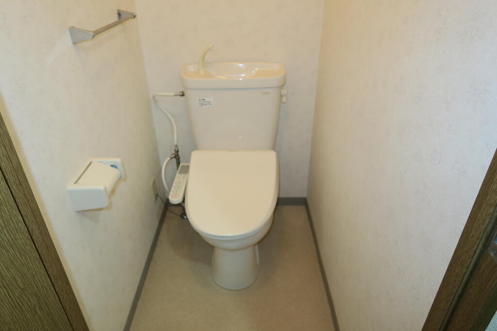 トイレ　温水洗浄便座