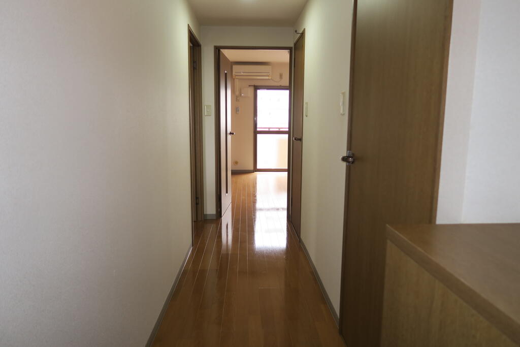 玄関　下駄箱有り