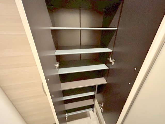 収納　大きいシューズボックスは靴がいっぱい入れれますね。