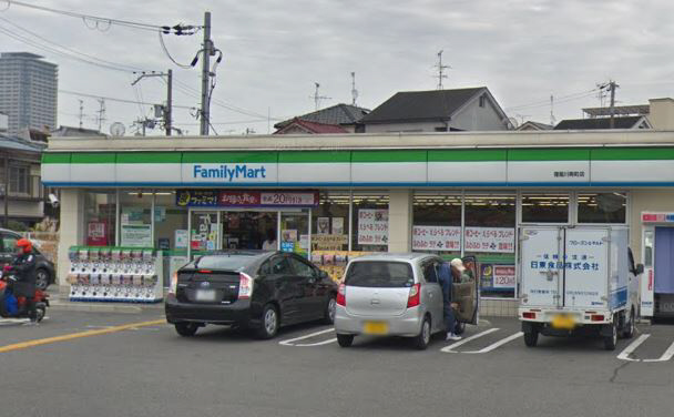 コンビニ　ファミリーマート（コンビニ）まで300m
