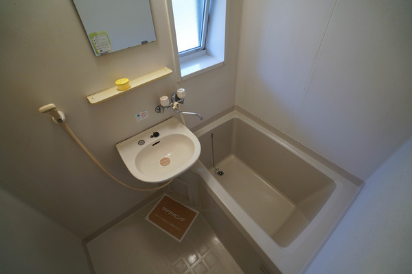 バス・シャワールーム　同じ建物の別なお部屋