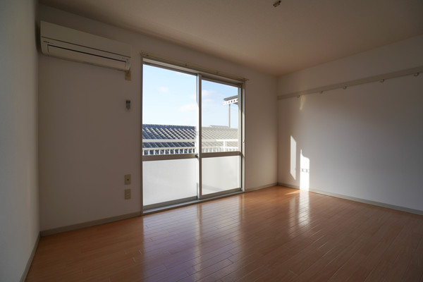 居室・リビング　同じ建物の別なお部屋