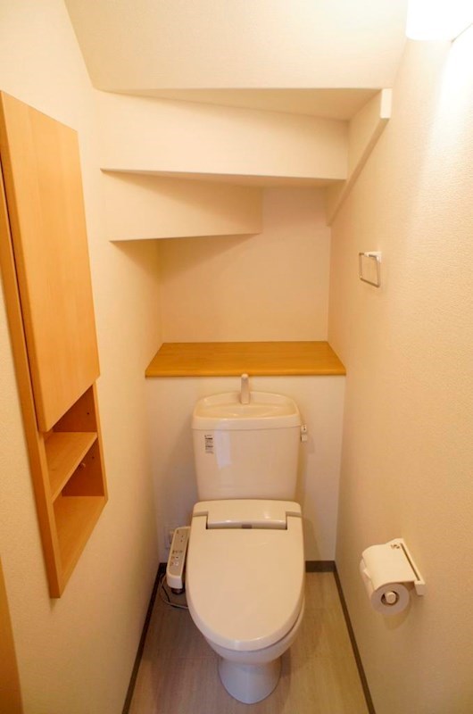 トイレ　トイレは快適な温水洗浄便座付