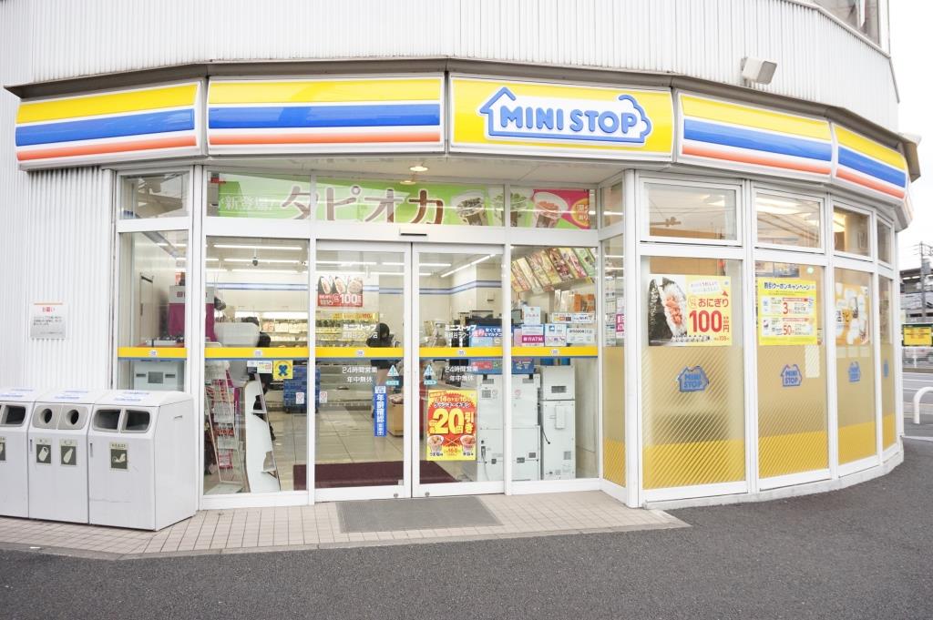 コンビニ　ミニストップ 南越谷ラクーン店（コンビニ）まで492m