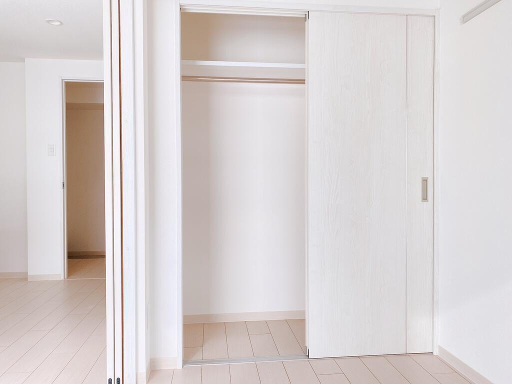収納　洋室側収納です。