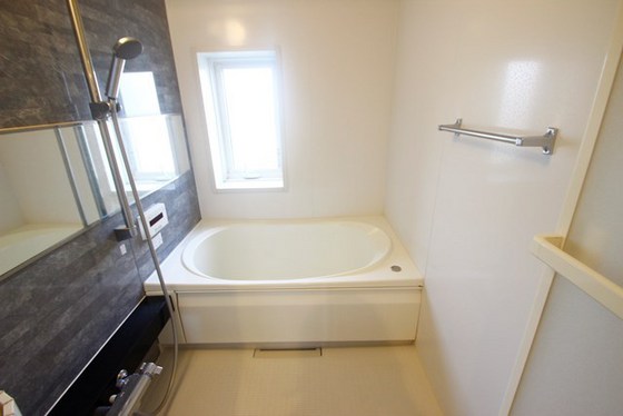 バス・シャワールーム　※別部屋の写真です