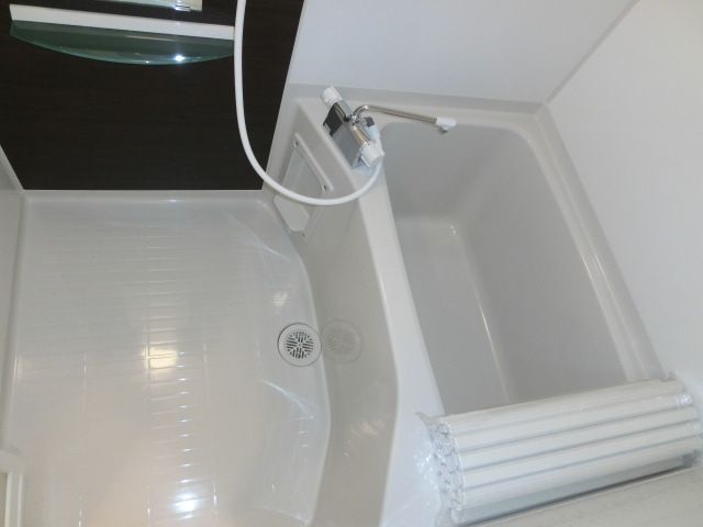 バス・シャワールーム　きれいな浴槽