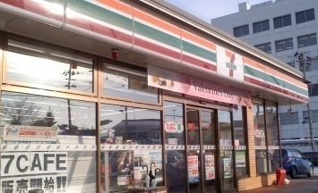 コンビニ　セブンイレブン山下町店（コンビニ）まで675m