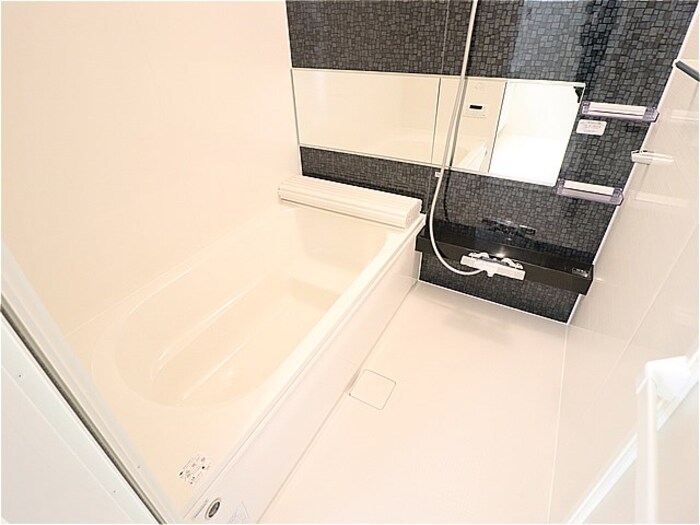 バス・シャワールーム　コンパクトで使いやすいお風呂です