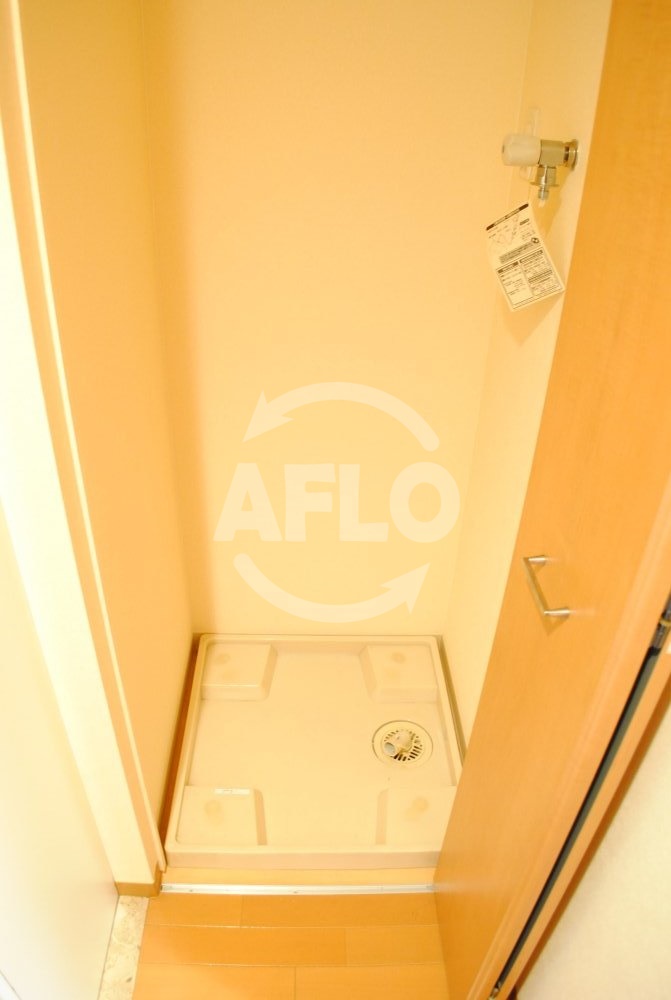 洗面設備　エスリード御堂筋梅田　室内洗濯機置き場
