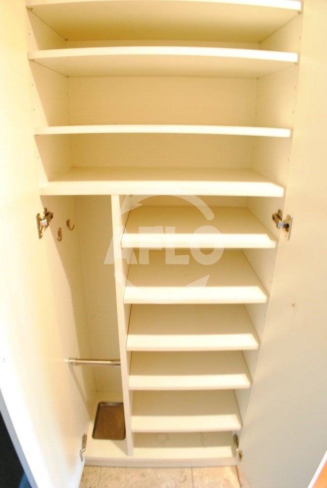 玄関　エスリード御堂筋梅田　下駄箱