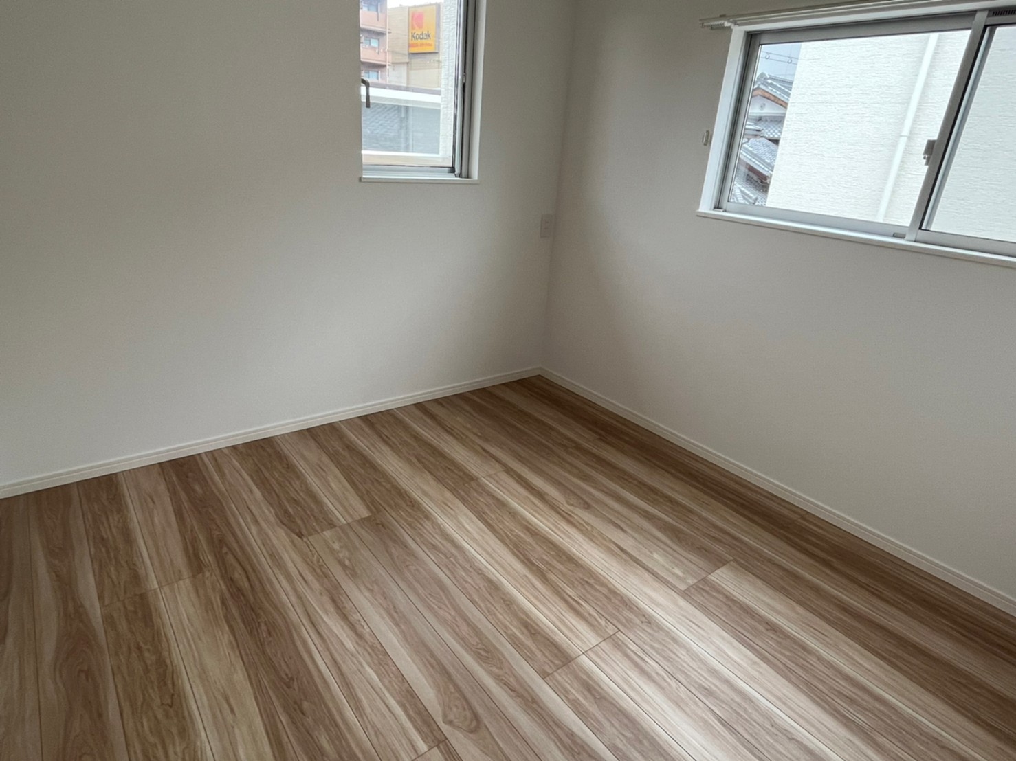 居室・リビング　※同建物の別のお部屋の写真です。