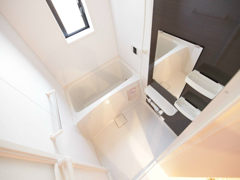 バス・シャワールーム　追い焚き付　オートバス機能付バスルーム　窓付（換気良好）