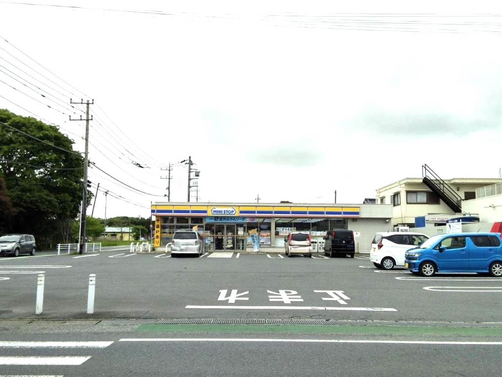 コンビニ　ミニストップ 富里獅子穴店（コンビニ）まで406m