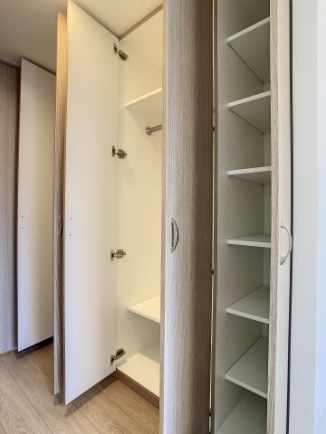 収納　ハンガーポール付のクローゼット