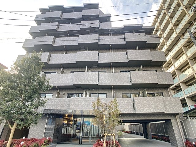 建物外観　外壁タイル貼のマンションです