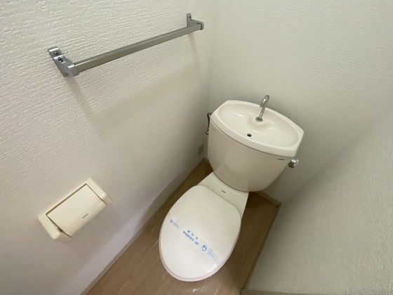 トイレ　※別号室の写真です。