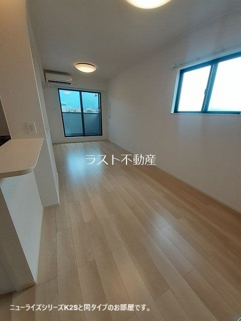 居室・リビング　写真は同タイプのお部屋です。現状とは異なります。