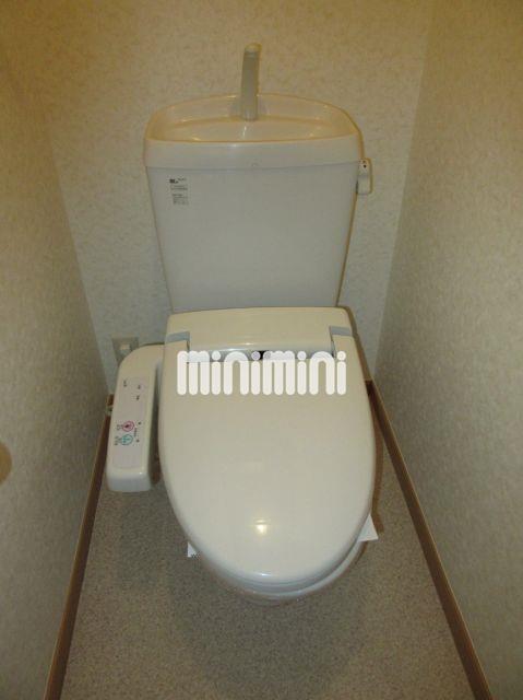 トイレ　温水洗浄便座完備ですよ。