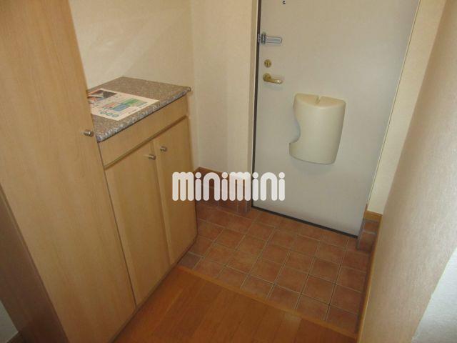 玄関　下駄箱完備の玄関です。