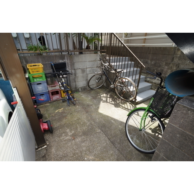 その他共有部分　階段下の駐輪スペース