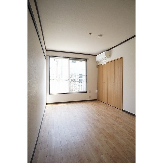 居室・リビング　エアコン一基付き♪日当たり良好♪