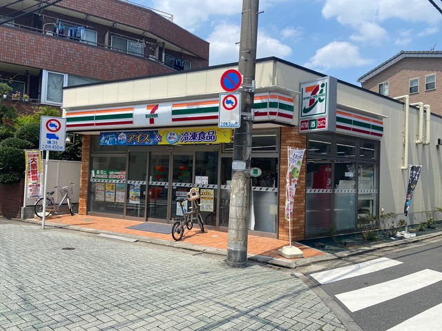 コンビニ　セブンイレブン足立日ノ出町店（コンビニ）まで92m