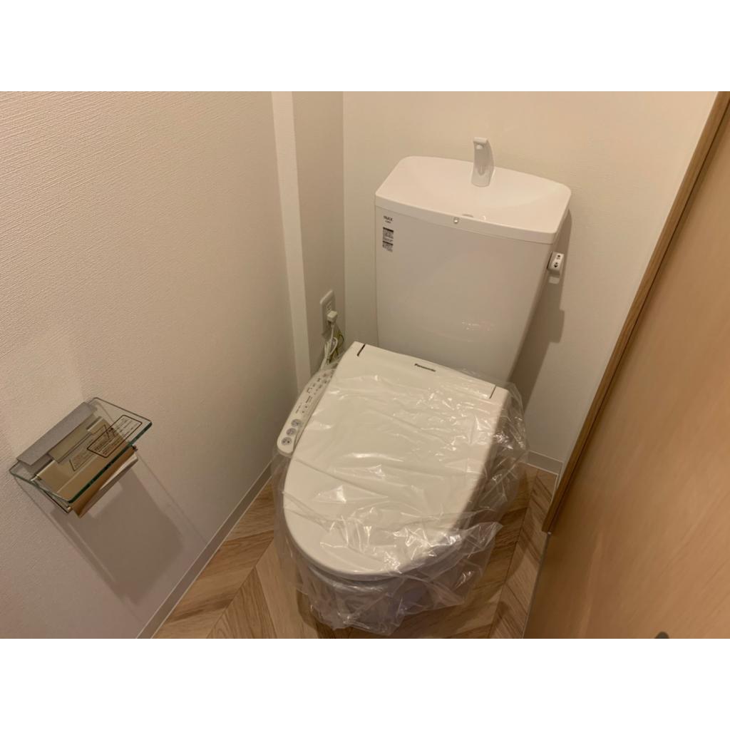 トイレ　温水洗浄便座付き！