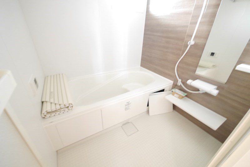 バス・シャワールーム　シャワー・追い焚き給湯