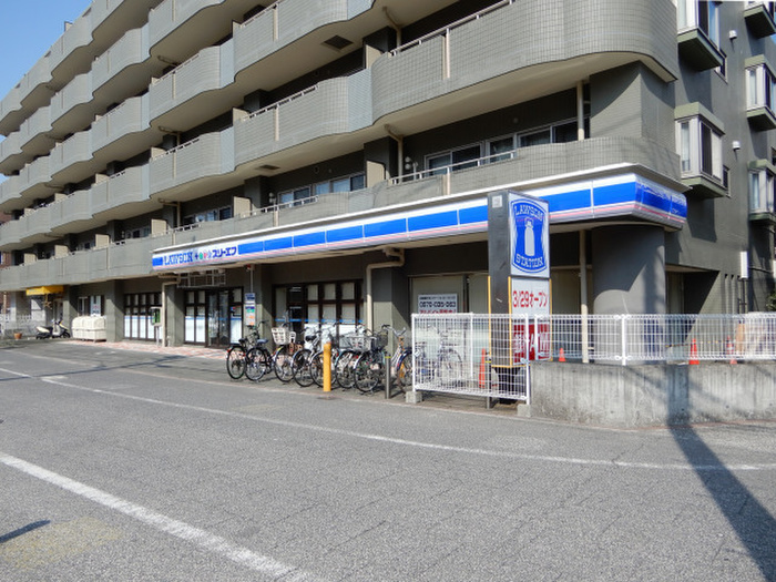 コンビニ　ローソン（コンビニ）まで166m