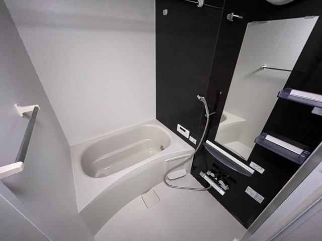 バス・シャワールーム　写真は同じメーカーの別物件を参考にしたイメージです。