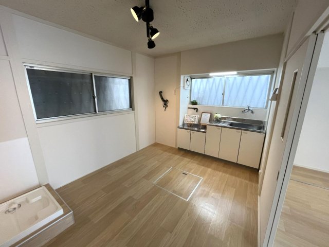 その他部屋・スペース　帰宅後にほっと一息つける落ち着きあるダイニングキッチン。