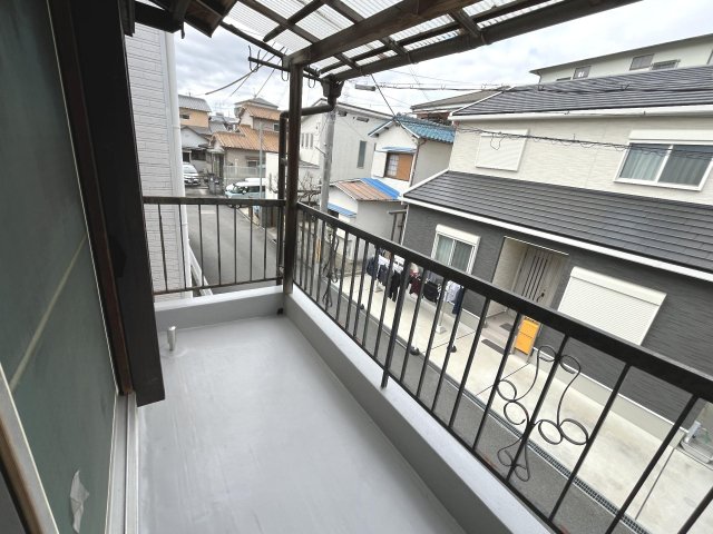 バルコニー　洗濯時間も少し楽しくなる心地よい場所。