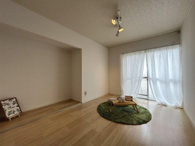 居室・リビング　ゆったり過ごせるリビングで余白のある暮らし。