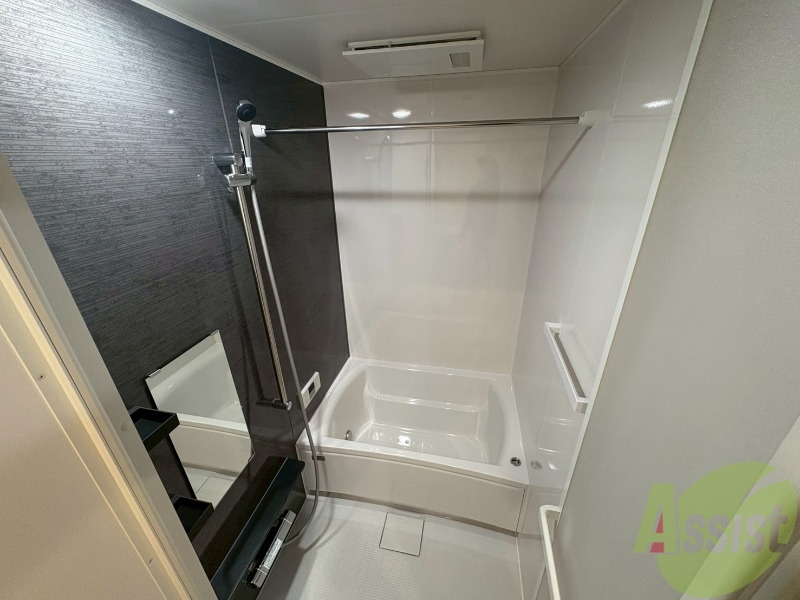 バス・シャワールーム　浴室です。浴槽も広々としており良いですね。