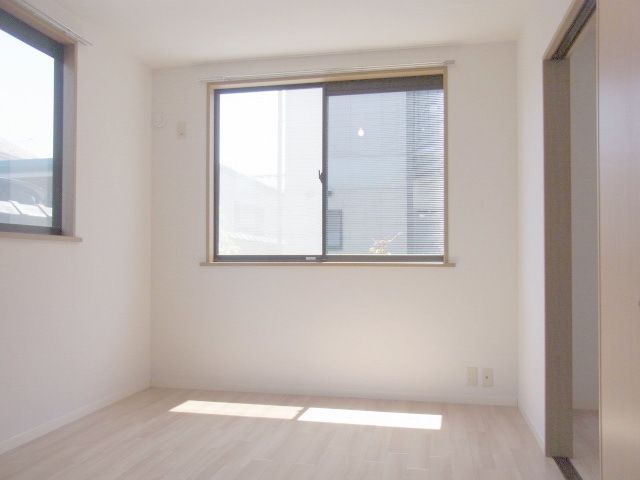 居室・リビング　★明るい２面採光のお部屋★