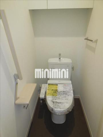 トイレ　手すりつきのトイレです