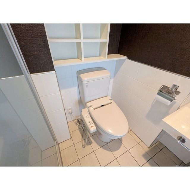 トイレ　同物件別部屋写真