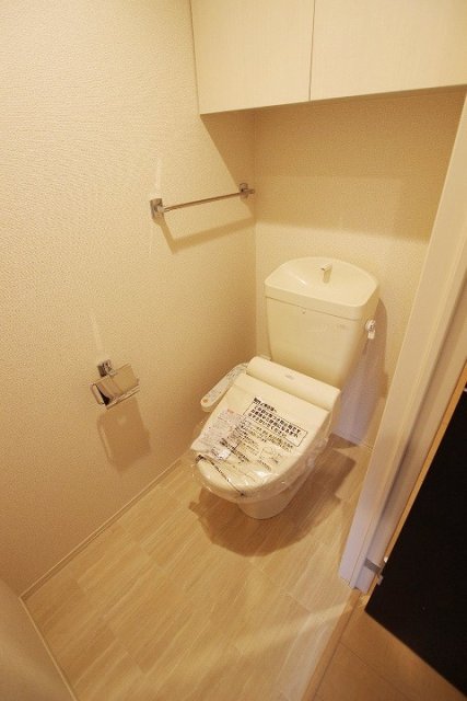 トイレ　同物件別号室の写真です。