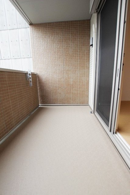 バルコニー　同物件別号室の写真です。