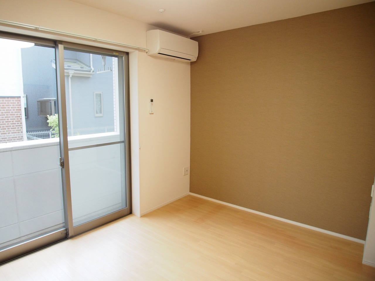 居室・リビング　※写真は別室です。